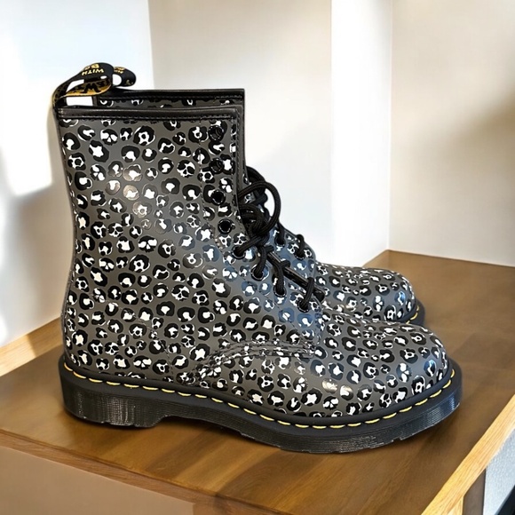 Dr. Martens Ankle Boots - Women’s Size 9 - Picture 2 of 2